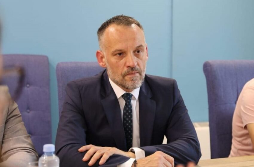  Letër e hapur për Arben Taravarin: I dashur adash, Arben