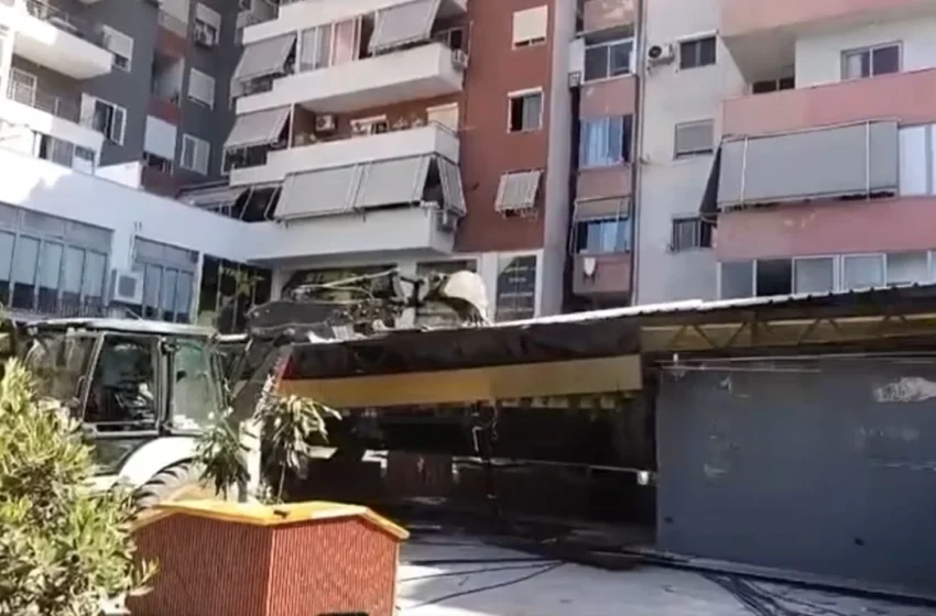 20 mijë metra katror të çliruara në Tiranë”/ Rama publikon pamjet e shprishjes së ndërtimeve pa leje: Lokalet do rikthehen me plan të ri