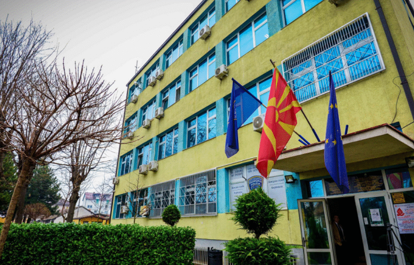  Polici nga Gostivari vidhte sendet e konfiskuara nga stacioni, ka vjedhur mi 75 mijë euro