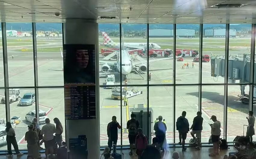  E ‘përpiu’ motorri i aeroplanit në aeroportin e Bergamos, vdes një person