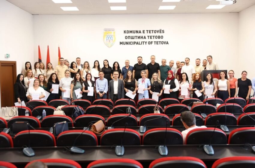  27 mësimdhënës të rinj me kontratë të përhershme – Kasami: Respekti për mësuesin është detyrim, jo shpërblim