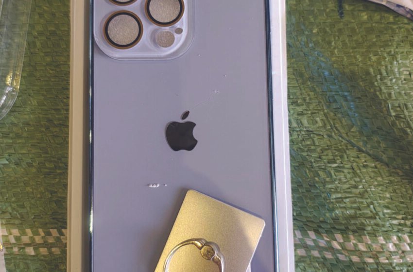  Dogana sekuestroi 5,600 maska të falsifikuara “Apple” (FOTO)