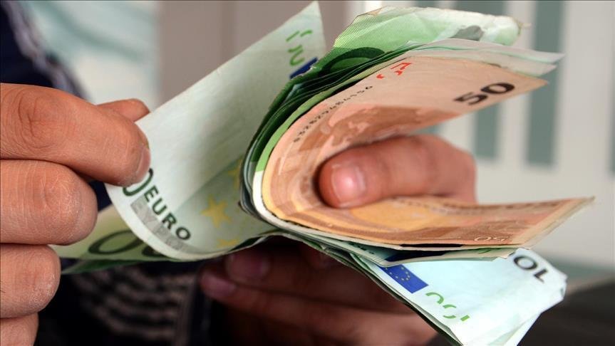 Колку пари „вртат“ менувачниците?