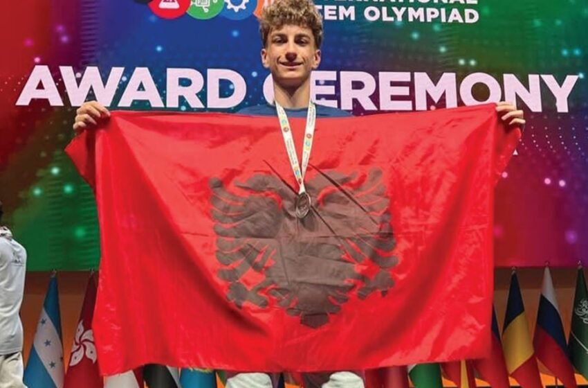 Eugen Papraniku nga Dibra me medalje për tekonogji në Barcelonë