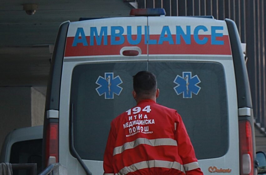  Vajza 19-vjeçare bie nga kati i katërt në Tetovë, dërgohet urgjent në Shkup