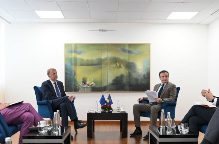  Pezullimi i takimeve zyrtare me Kurtin, qeveria e Kosovës reagon pas vendimit të BE-së: Ai mbetet kryeministër