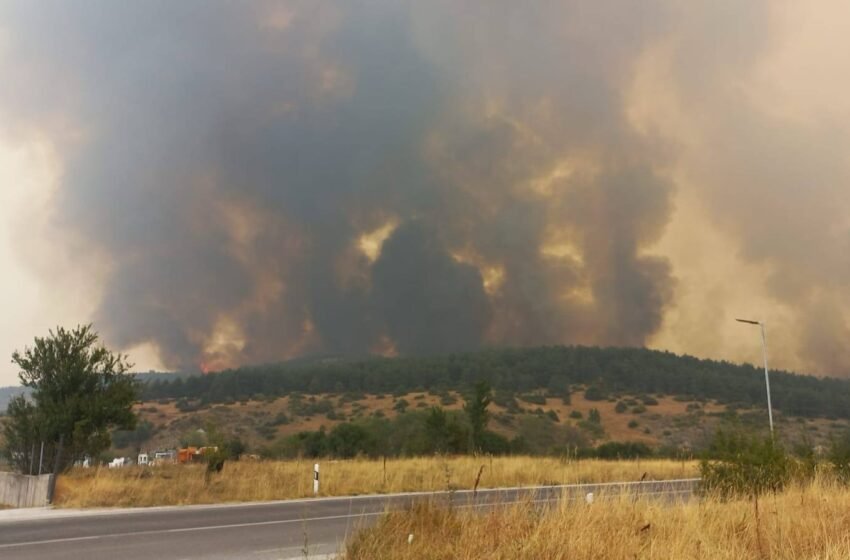  QMK: Si pasojë e zjarrit mbyllet rruga drejt vendkalimit kufitar Jazhincë