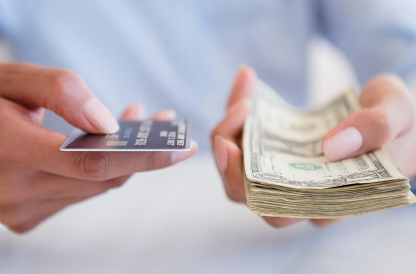  Ende ka dyqane ku paguhet vetëm me para të gatshme, turistët habiten