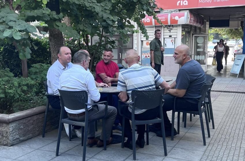  INA: Kryeparlamentari Gashi në kafe me qytetarët në mes të Kumanovës