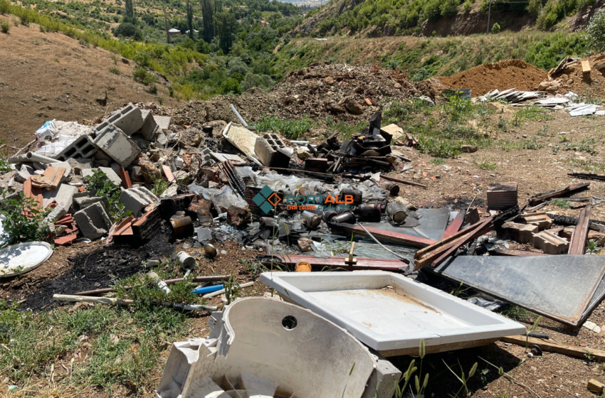  Erkan Arifit nuk i mjaftuan dy mandate për t’i pastruar deponitë e egra në Komunën e Likovës ashtu siç premtoi