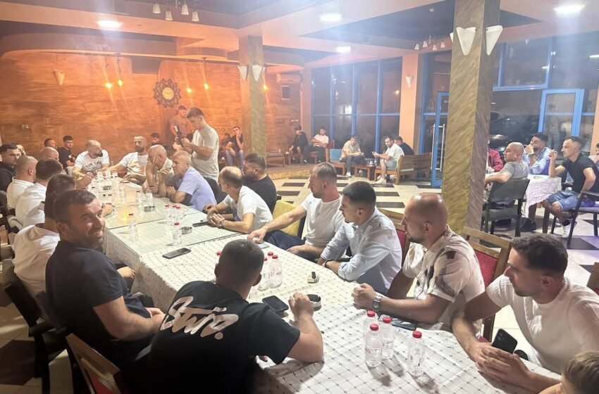  Muhamet Elmazi me banorët e Llaskarcës: “Ndryshimi është vetëm çështje kohe”