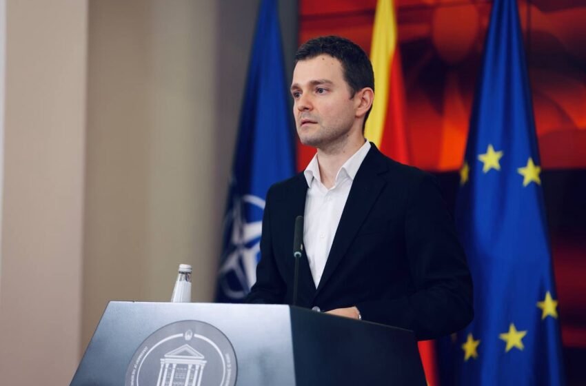  Муцунски за „Политико“: Нема уставни измени, ако не добиеме цврсти гаранции од ЕУ дека тоа ќе биде последното барање од Софија