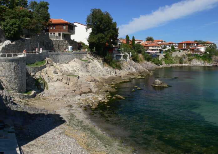  Greqi: 75-vjeçarja nga Maqedonia e Veriut mbytet në plazhin e Sozopolit