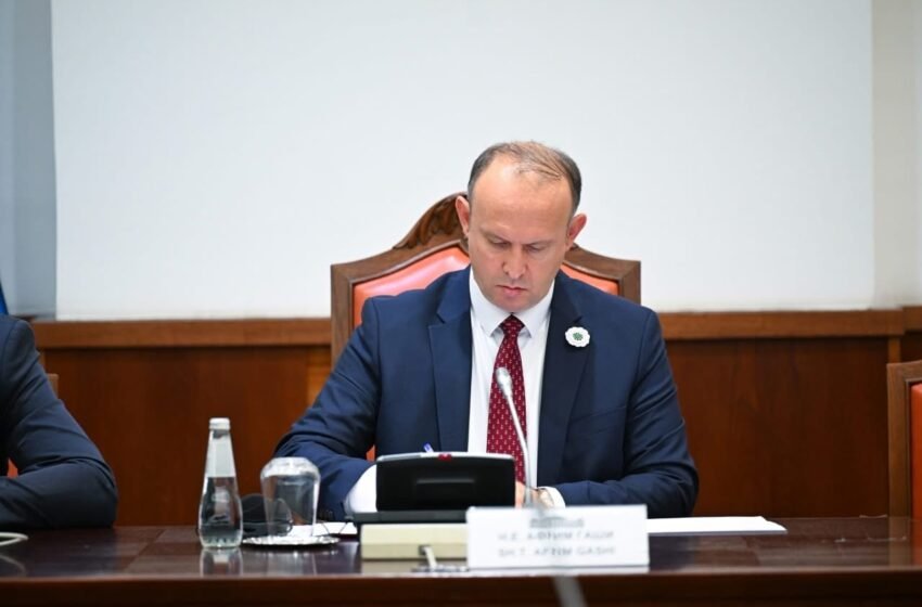  Kryeparlamentari Gashi përkujton ngjarjet tragjike në Hasanbeg
