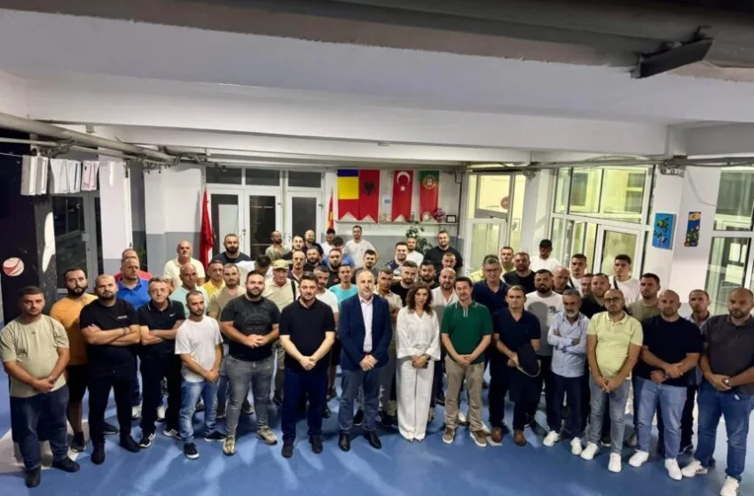  Elmazi dhe Azizi takojnë strukturat e VLEN-it në Saraj