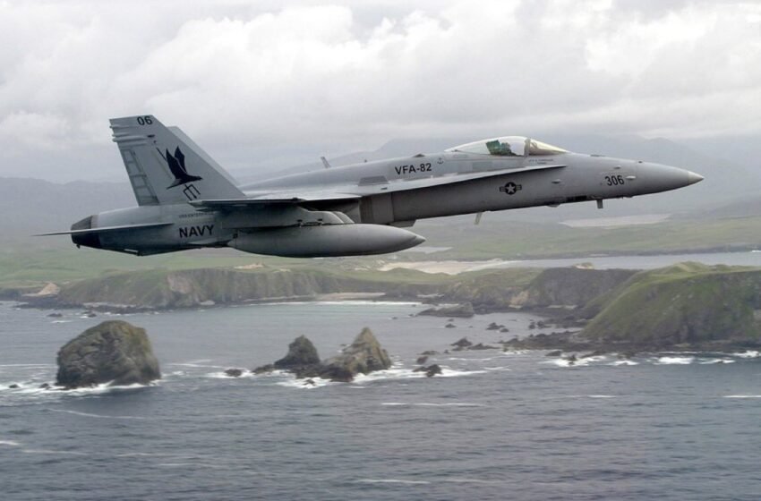  Avioni luftarak i Marinës Amerikane rrëzohet në brigjet e Virxhinias