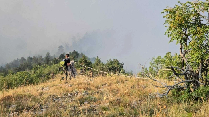 „Јасен“ се уште гори, се работи на нов противпожарен појас за локализирање на пожарот