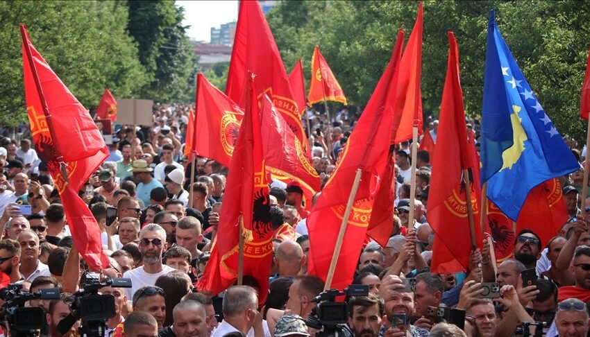 Масовен протест во Приштина против Специјалниот суд за воени злосторства во Косово