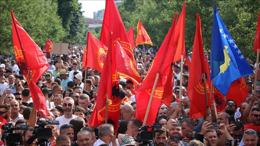 Масовен протест во Приштина против Специјалниот суд за воени злосторства во Косово