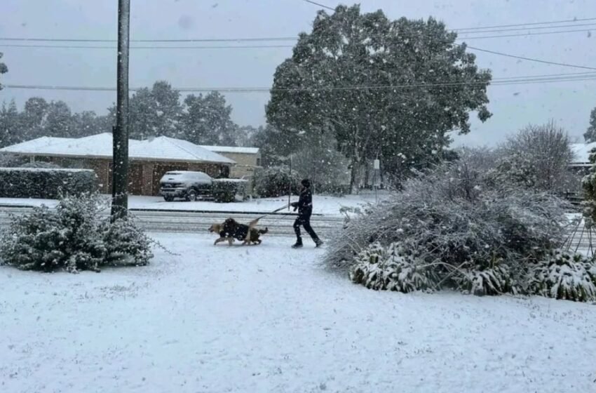  Australia përfshihet nga reshjet e dëborës, moti i keq shkakton bllokim të automjeteve dhe ndërprerje të energjisë elektrike