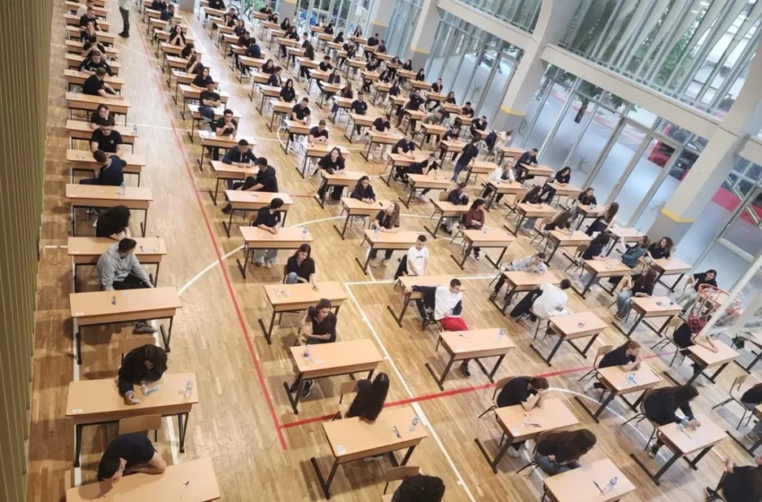  3.69 është nota mesatare e suksesit të nxënësve të shkollave të mesme në maturën shtetërore-172 u përpoqën të kopjonin