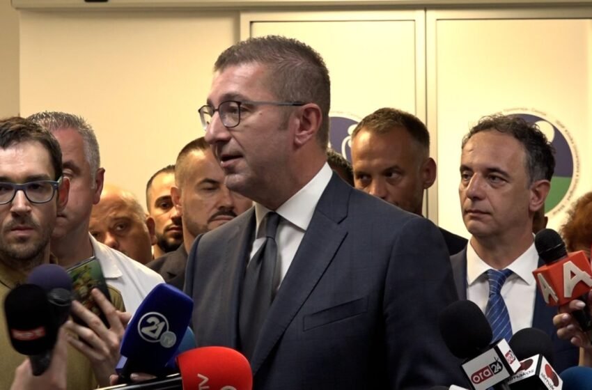  Mickoski: Ata që luanin futboll në Qeveri dhe blinin qendra tregtare, do të japin llogari ligjore
