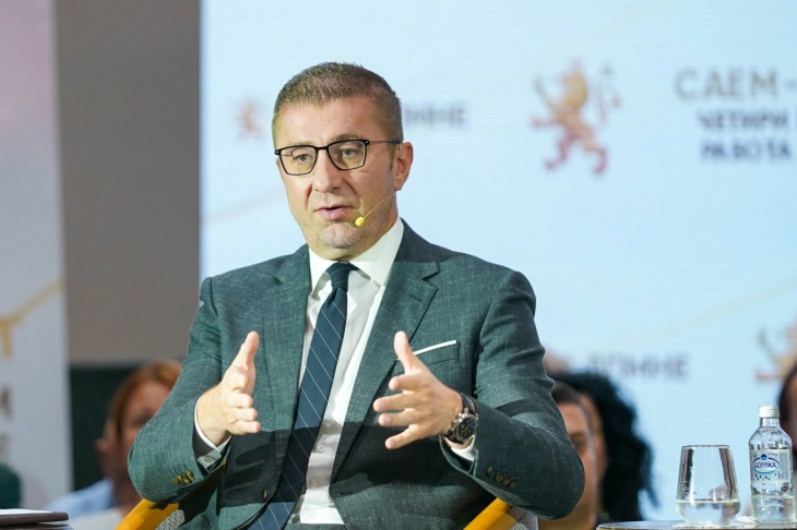 Мицкоски: За Скопје се приоритетни три столба - враќање на хигиената, завршување на сите започнати проекти и консолидирање на претпријатијата