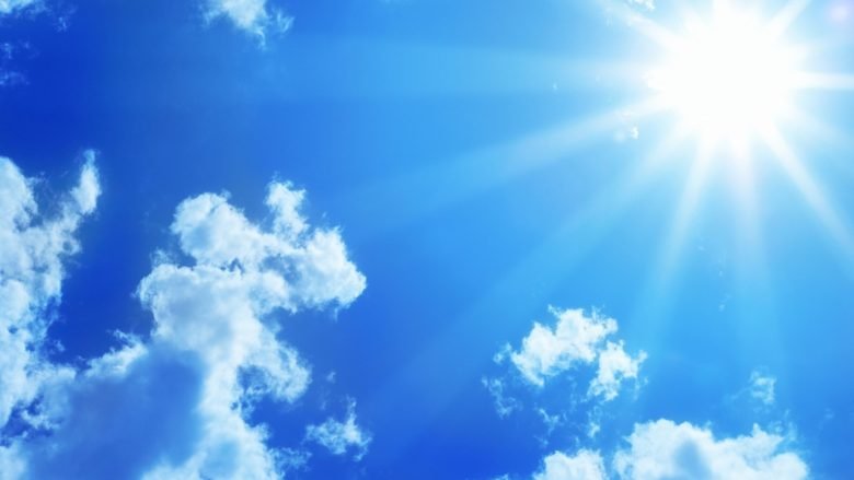  Moti me diell, i nxehtë dhe me vranësira lokale