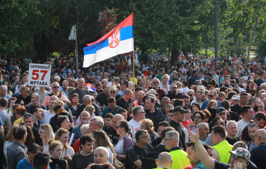  Protestuesit në Serbi kërkojnë me ngulm zgjedhje të parakohshme