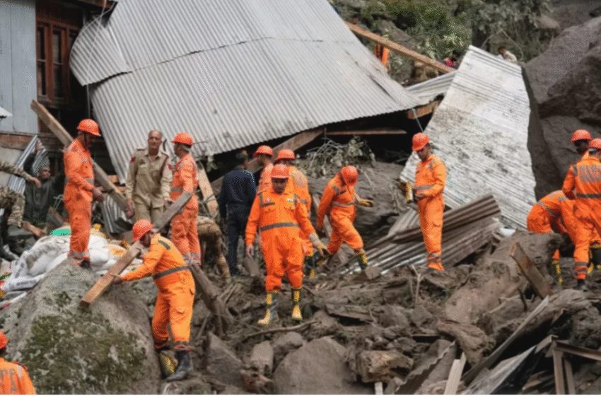  Më shumë se 300 të vdekur nga stuhia në Pakistan dhe Indi