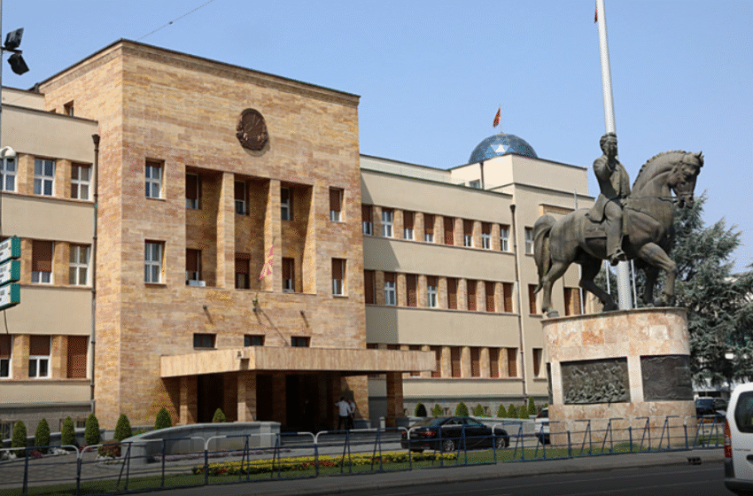  Parlamenti rifillon punën nesër