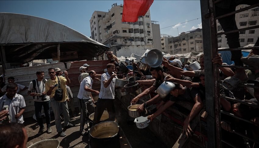  Shpërndahen ushqime për palestinezët që luftojnë kundër urisë në Gaza