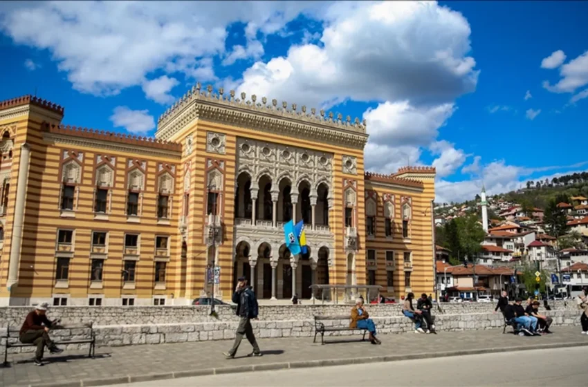  Одбележана 33-годишнина од палењето на сараевската Вијеќница, запалени биле два милиони книги