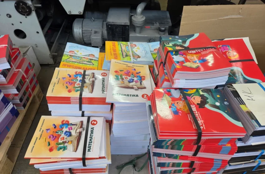  Nxënësit e Likovës nisin shtatorin pa libra, pritet furnizimi deri në fund të muajit