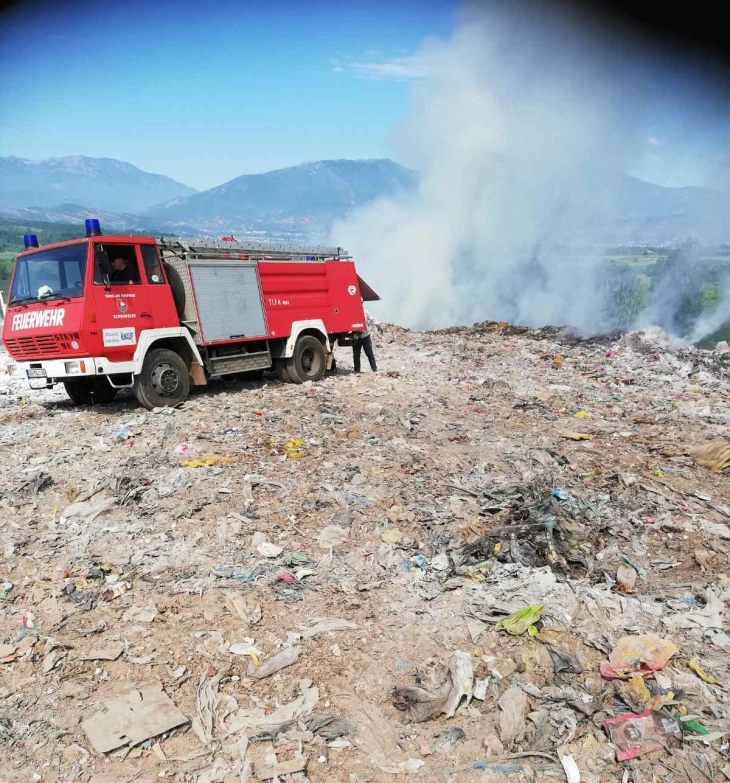 Во делови од Скопје се чувствува силен непријатен мирис, продолжуваат активностите за затрупување на депонијата Дрисла
