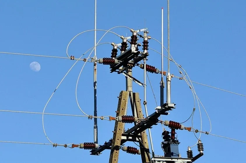  Pa rrymë elektrike disa fshatra dhe komuna të Shkupit