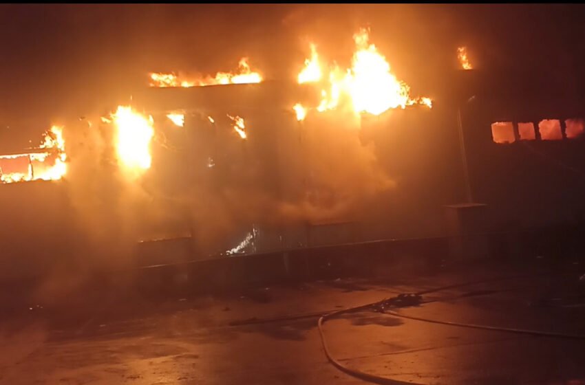  Zjarr në një repart të fabrikës “Makprogres” në Vinicë, zjarrfikësit në terren