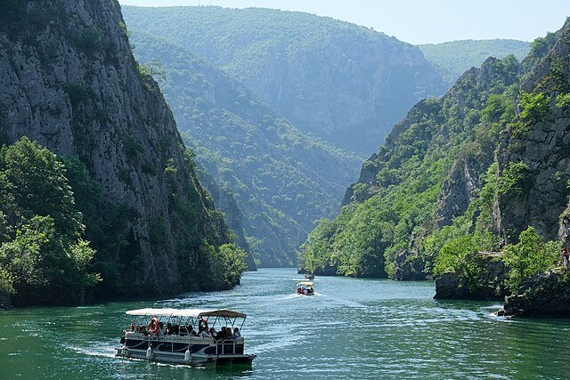  Moti sot kryesisht me diell, maksimalja 33°C