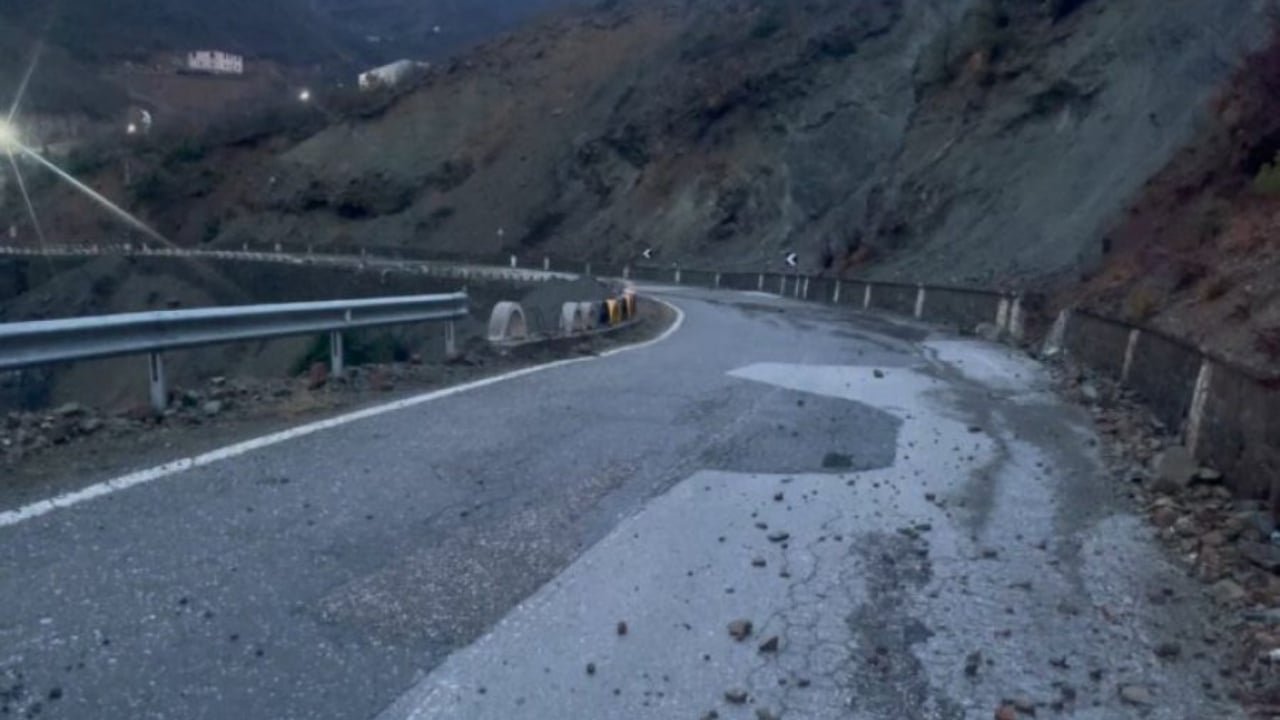 Rrëshqitje dherash dhe probleme me energjinë  qarku i Kukësit nën ndikimin e motit të keq