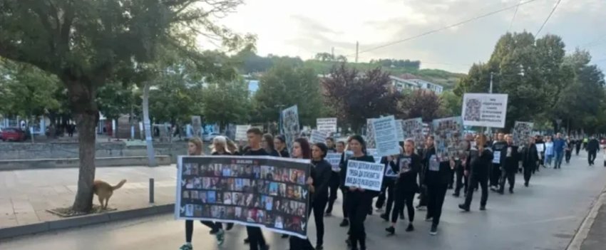  “Marshi për Engjujt” në Koçan: prindërit kërkojnë drejtësi për viktimat e zjarrit në diskotekën “Pulse”