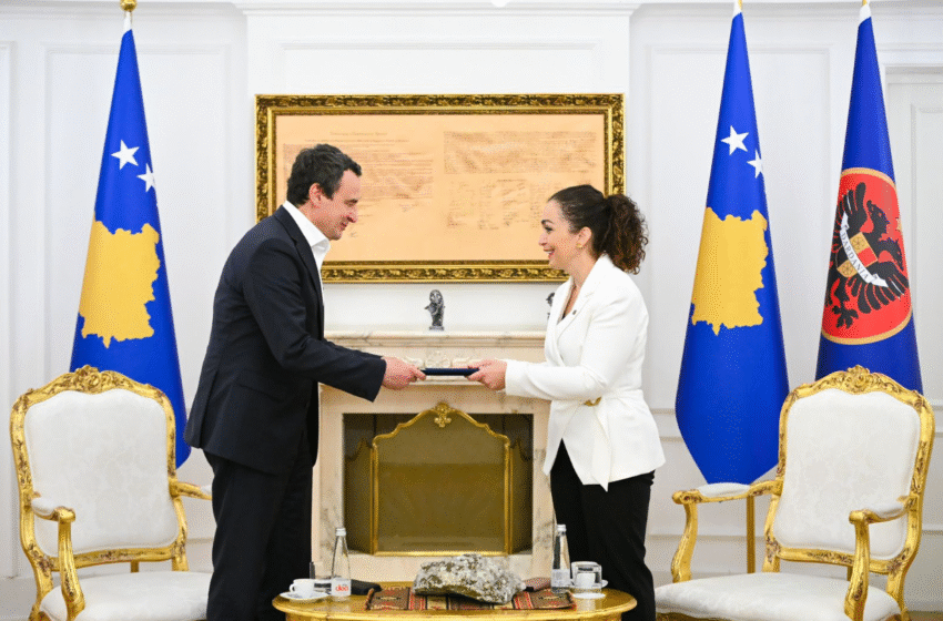  Presidentja Osmani i jep mandatin për formimin e Qeverisë Albin Kurtit