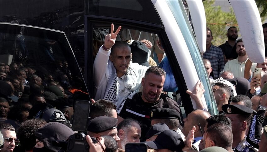  Disa nga të burgosurit palestinezë të liruar nga Izraeli mbërrijnë në Ramallah