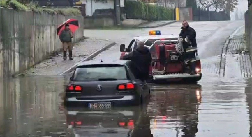 reshjet-e-dendura-shkaktojne-permbytje-ne-disa-vende-ne-tetove-qytetaret-te-shmangin-nenkalimet