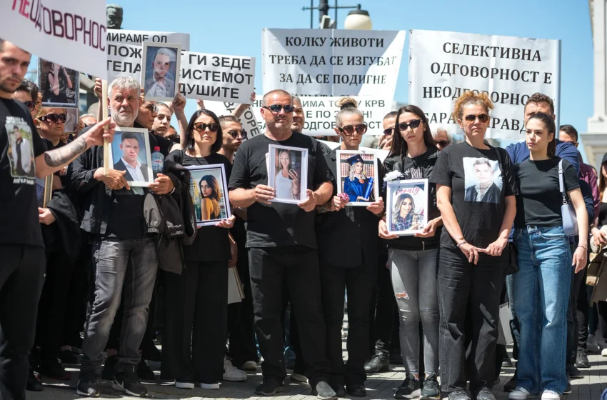  Prindërit e fëmijëve viktima në zjarrin e Koçanit do të marshojnë për drejtësi të shtunën në Shkup