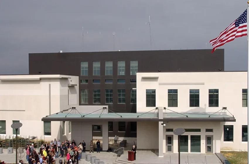  Ambasada e SHBA-së në RMV: Lotaria e vizave DV-2027 ende nuk është hapur, kujdes nga mashtrimet