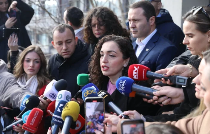  Zgjedhjet në Kosovë/ Presidentja e Kosovës, voton Vjosa Osmani: Shpresoj që rezultati të na sjellë shpejt qeveri dhe institucione