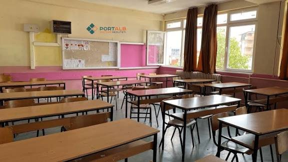  Ministria publikoi listën me 2 470 nxënës të Maqedonisë së Veriut që kanë fituar bursa