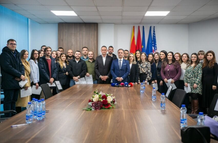  28 mjekë të rinj marrin vendime pune në Tetovë! Dhënia e vendimeve për 155 infermierët në fazë përfundimtare