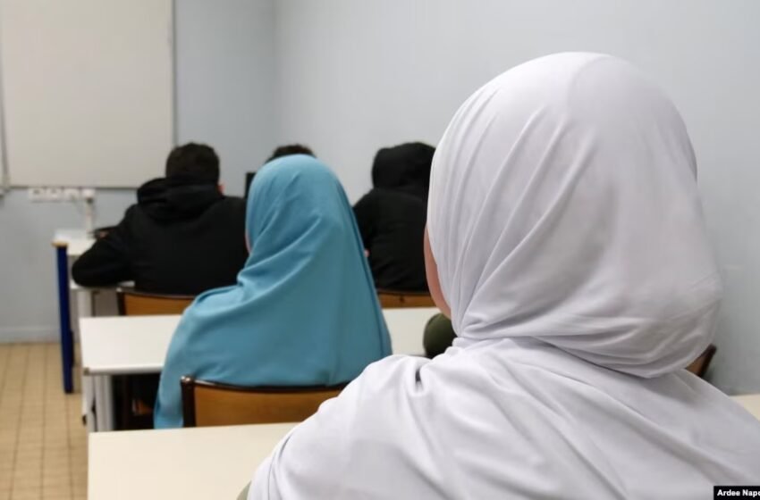  Austria ndalon shamitë për vajzat nën 14 vjeç: ligj i ri ndez debat kombëtar