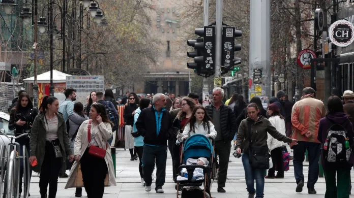 pas-vitit-te-ri-16-mije-pensioniste-dhe-studente-pritet-te-punojne-legalisht-ne-rmv